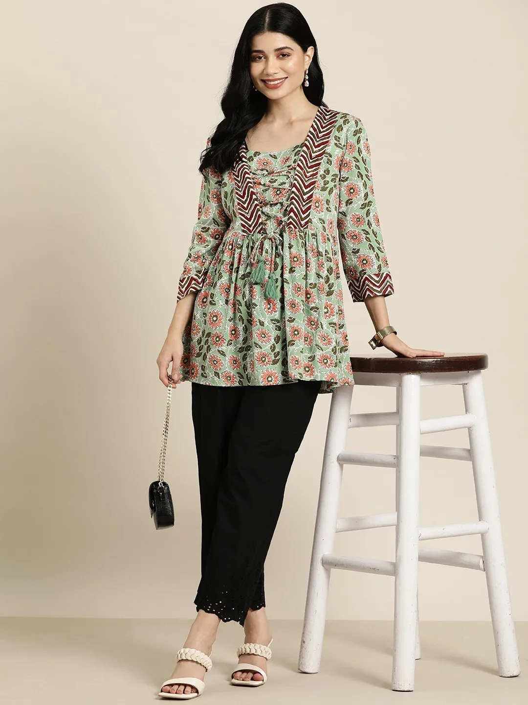 Floral Print Pleated A-Line Short Kurti in Green and Peach