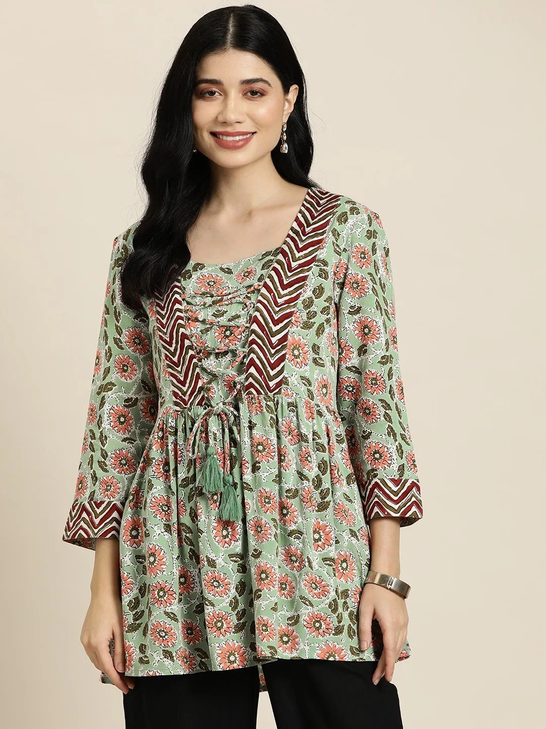 Floral Print Pleated A-Line Short Kurti in Green and Peach