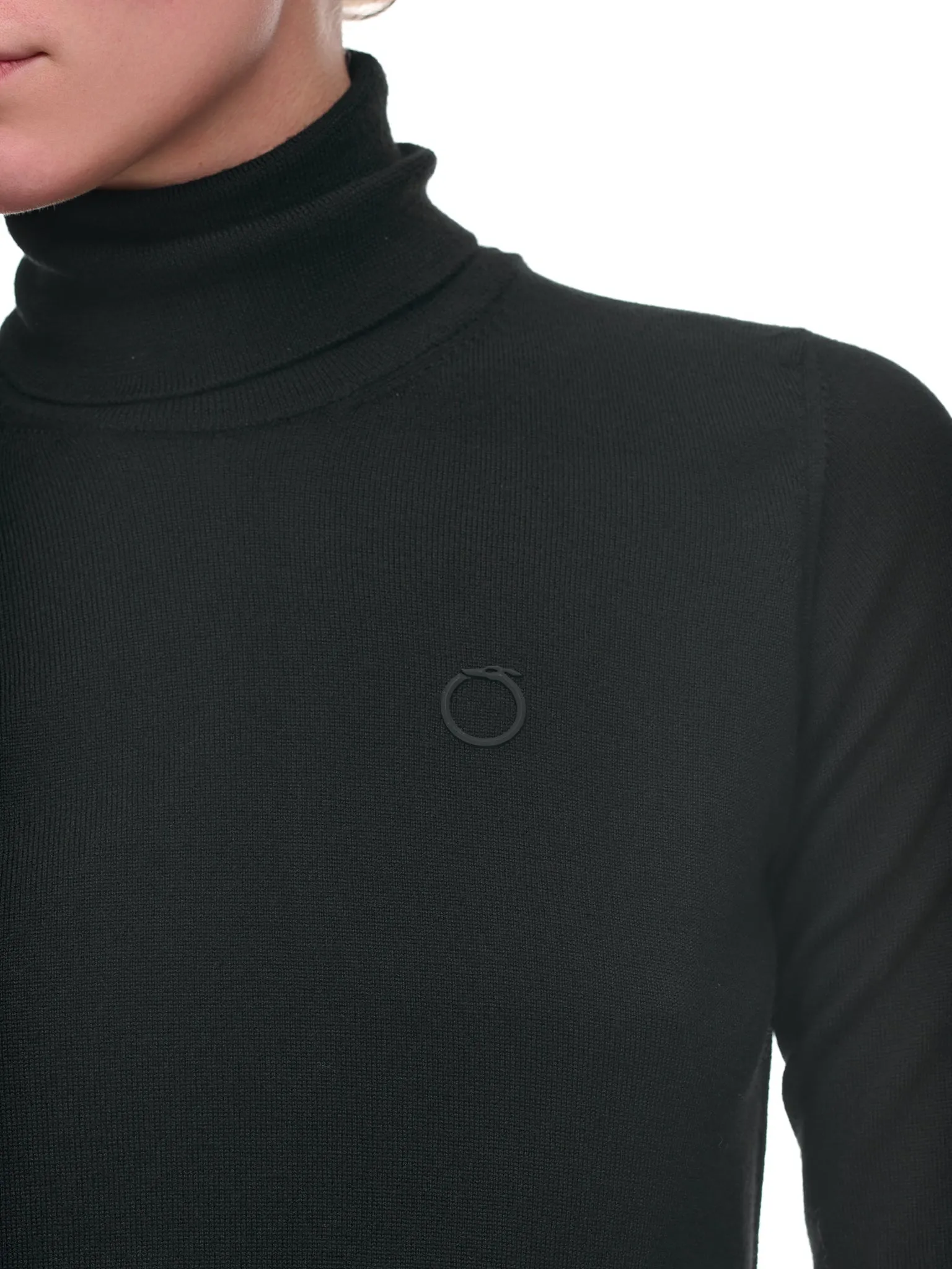 Greyhound Logo Turtleneck (56M00562-0F000780-BLACK)